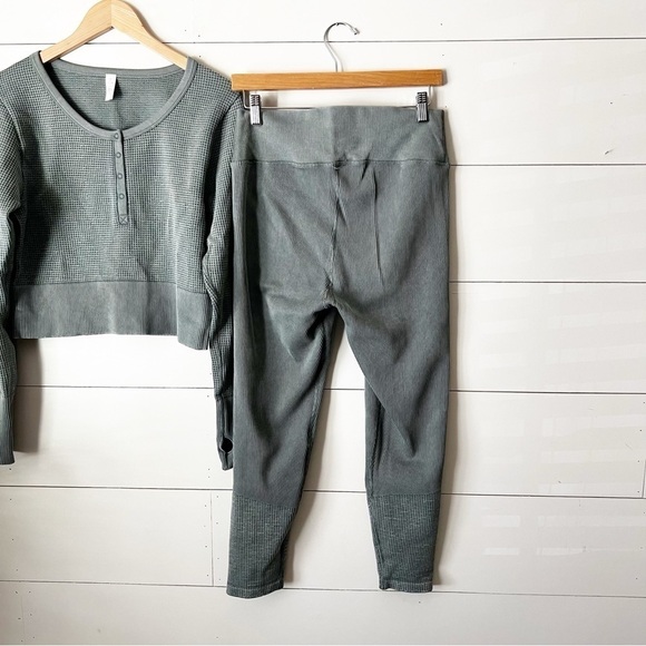 Aerie Main Squeeze Seamless Waffle Knit Matching Set Sage Green - Picture 5 of 11